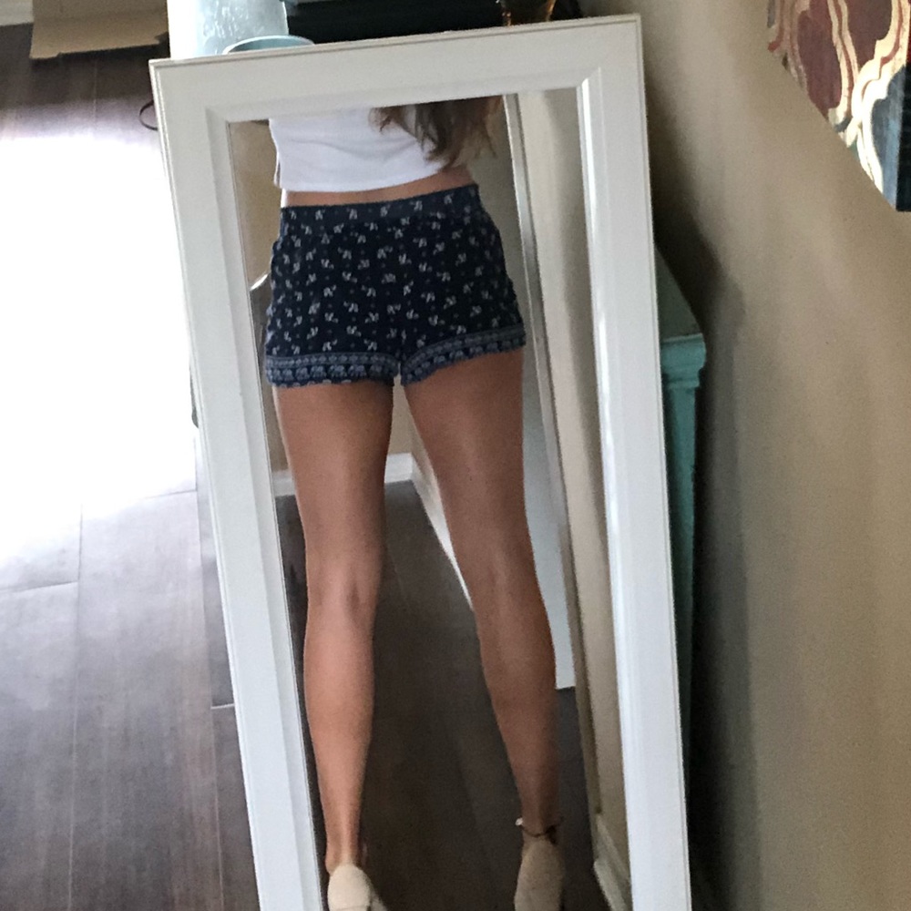 Shorts - Picture 4 of 6